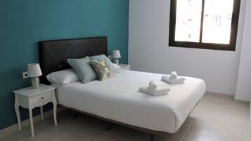 Een strijkplank/strijkijzer, gratis wifi, beddengoed