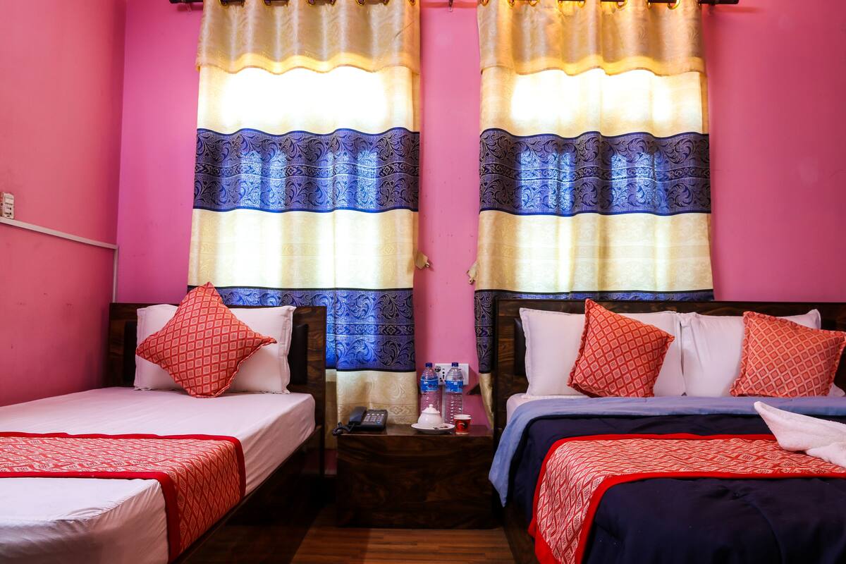 Business Studio | Desk, laptop workspace, WiFi (free), individually furnished