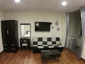 舒適三人房 (604) | 遮光布/窗簾、免費無線上網、床單