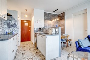 Réfrigérateur, micro-ondes, four, lave-vaisselle