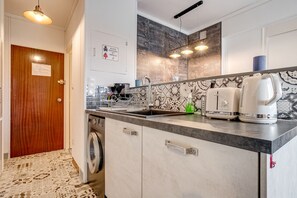 Réfrigérateur, micro-ondes, four, lave-vaisselle