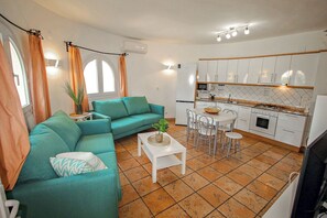 Fernseher, DVD-Player, Stereoanlage