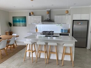 Fridge, microwave, oven, dishwasher - Spacious Resort Style Family Beach House (Beacon Hill)