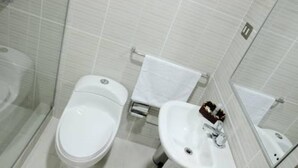 A bathroom with a toilet, bidet, and sink. - Zandari Palace (Srinagar)