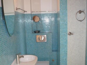 Unclassified image, 2 of 12, button