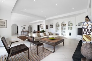 TV, peis og DVD-spiller