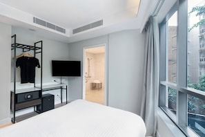 Quarto solteiro | Cofres nos quartos, cortinas blackout, ferros/tábuas de passar roupa