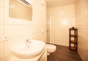 Dusche, Haartrockner, Toilettenpapier