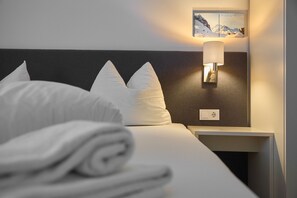 2 bedrooms, in-room safe, iron/ironing board, free WiFi