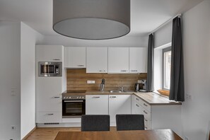 冷蔵庫、電子レンジ、オーブン、食器洗い機