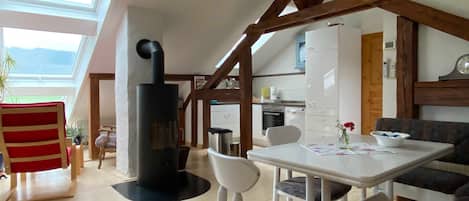 Réfrigérateur, un four, lave-vaisselle, congélateur