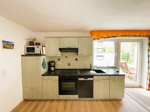 Kühlschrank, Mikrowelle, Ofen, Geschirrspüler