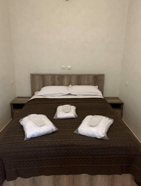 1 habitación, tabla de planchar con plancha y wifi gratis