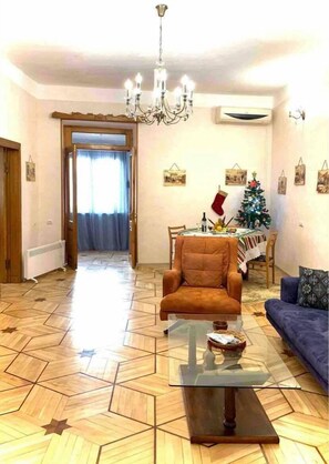 Standard Apartment | Lobby sitting area - tea guest house (Tbilisi)