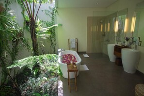 Unclassified image, 4 of 27, button