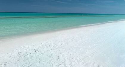 RECIENTEMENTE RENOVADO - Pasos a Sky Pool, gimnasio y canchas de tenis, 4 bicicletas GRATIS `Sandy Biscuits