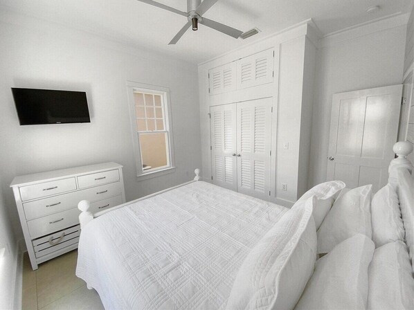 4 bedrooms, iron/ironing board, free WiFi, bed sheets