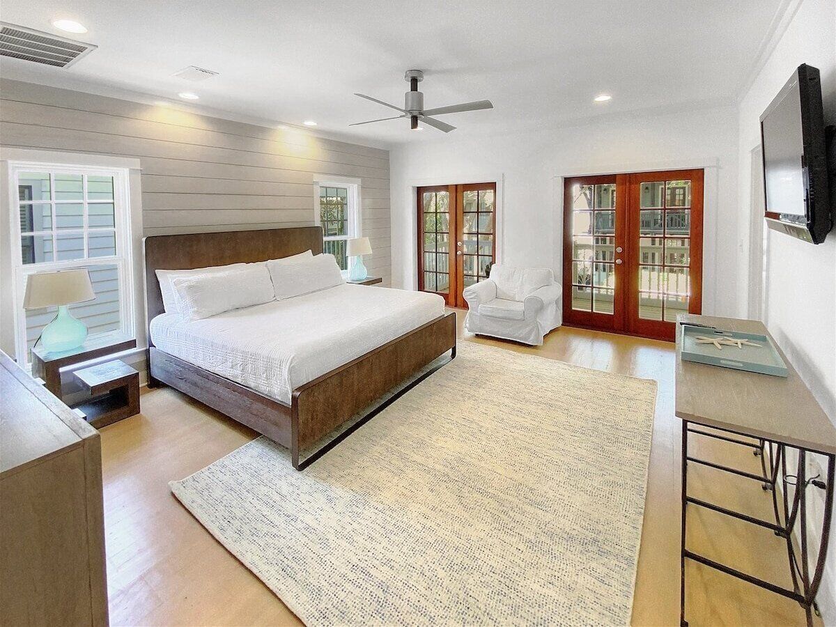 4 bedrooms, iron/ironing board, free WiFi, bed sheets