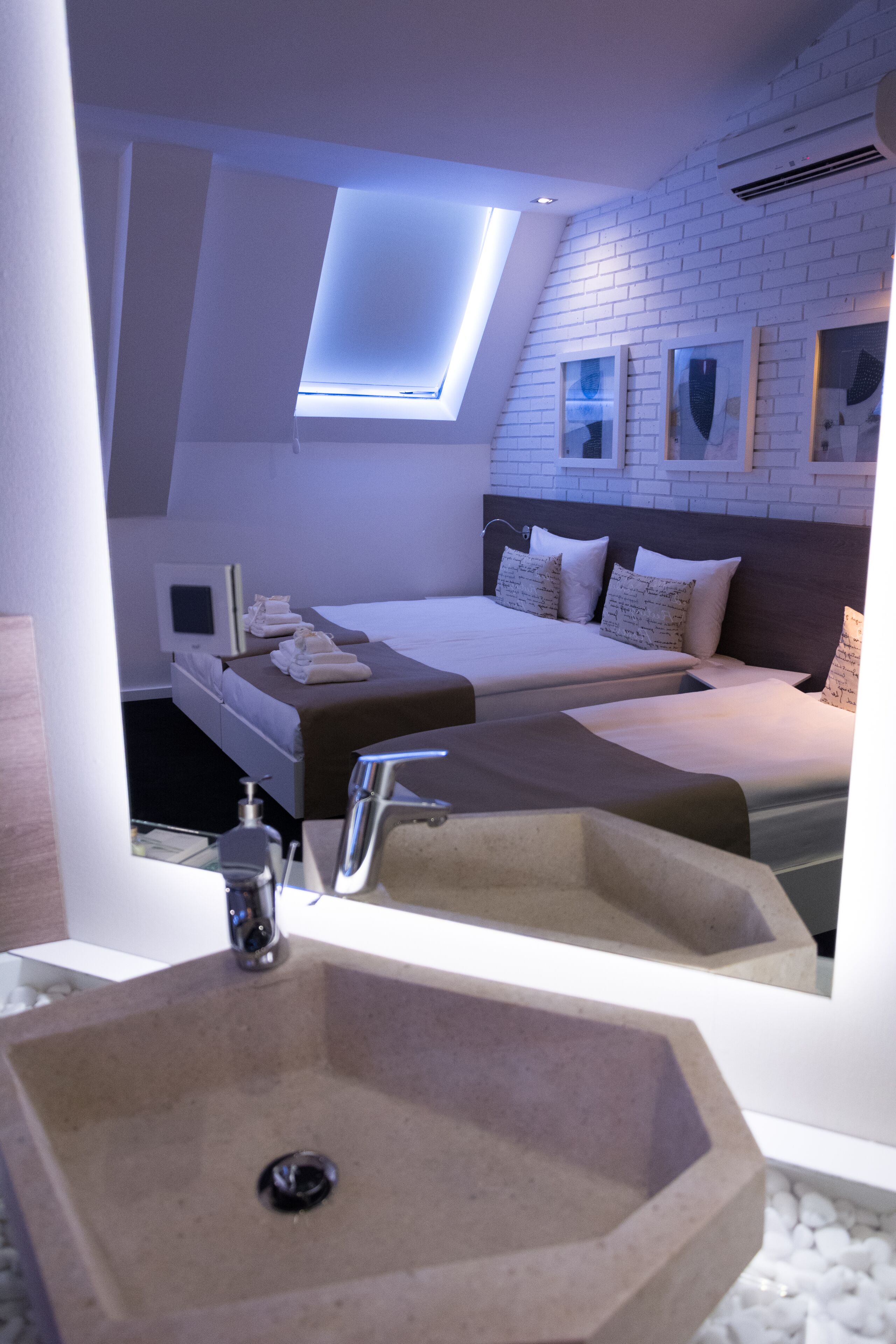 Chambre Triple | Minibar, coffres-forts dans les chambres, bureau, chambres insonorisées