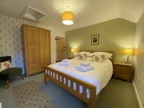 1 bedroom, iron/ironing board, WiFi, bed sheets - 2 Victoria Cottages - Cosy Grade II Listed Cottage (Bakewell)