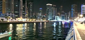 住宿正面 (夜晚)
