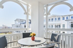 Outdoor dining - Haus Altensien - Holiday apartment 464, Haus Altensien (Sellin)