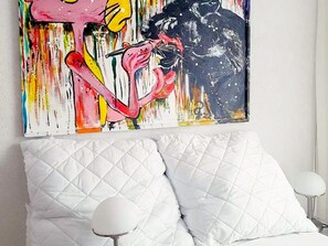 1 bedroom, bed sheets