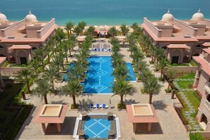 Aerial view - Private Beach Residence with beautiful pool (Dubai)