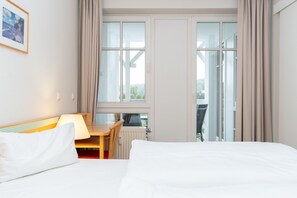 2 Schlafzimmer, Schreibtisch, Reisekinderbett, WLAN