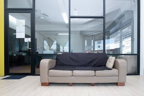 Coin salon dans le hall