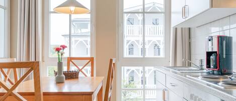 Réfrigérateur, micro-ondes, four, cafetière/bouilloire