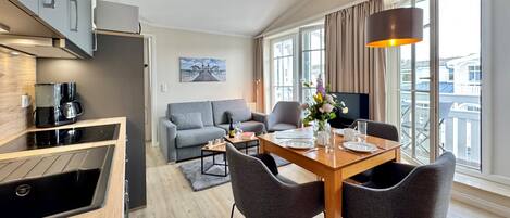 Refrigerador, microondas, cafetera/tetera, tetera/pava eléctrica