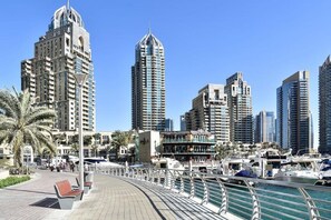 City view - Spacious 2 BR Apartment Princess Tower (Dubai)