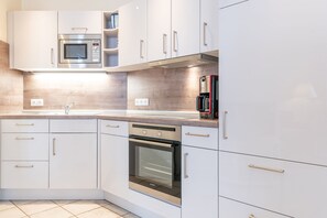 Køleskab, mikrobølgeovn, ovn, opvaskemaskine