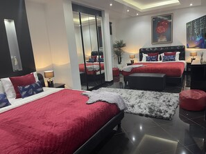 5 bedrooms, iron/ironing board, free WiFi, bed sheets - Deluxe 5-Bedroom Villa with Private Pool and Sauna (Pattaya)