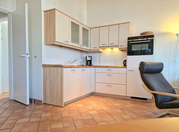 Kühlschrank, Mikrowelle, Geschirrspüler