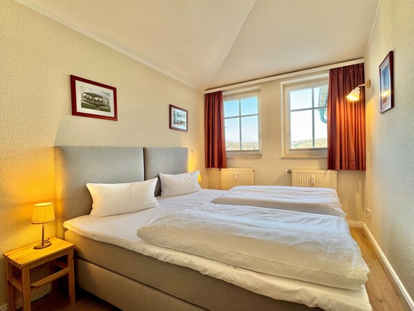 3 bedrooms, travel crib, WiFi, bed sheets
