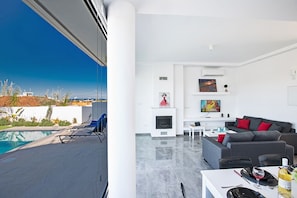 Smart TV, fireplace, music library, video library