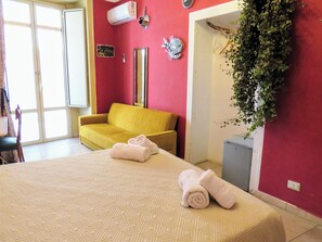 1 chambre, fer et planche Ă repasser, Wi-Fi gratuit, draps fournis