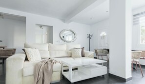 TV, fireplace - Villa COZUMEL by Abahana Villas (Calpe)
