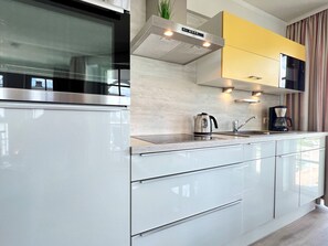 Kühlschrank, Mikrowelle, Ofen, Geschirrspüler