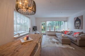 TV, fireplace - Cozy holiday home with 2 bedrooms in the characteristic village of Bergen nh (Bergen)