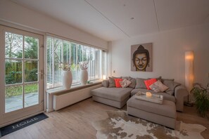 TV, fireplace - Cozy holiday home with 2 bedrooms in the characteristic village of Bergen nh (Bergen)