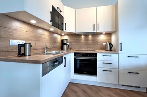 Kühlschrank, Mikrowelle, Ofen, Geschirrspüler