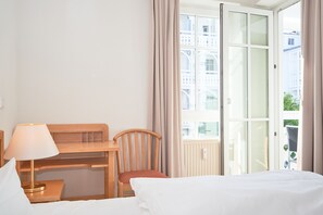 2 Schlafzimmer, Schreibtisch, Reisekinderbett, WLAN