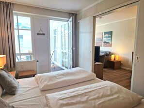 2 bedrooms, travel cot, WiFi, bed sheets