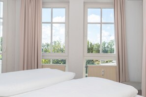 2 Schlafzimmer, Reisekinderbett, WLAN, Bettwäsche