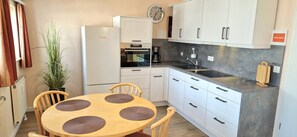 Kühlschrank, Mikrowelle, Geschirrspüler