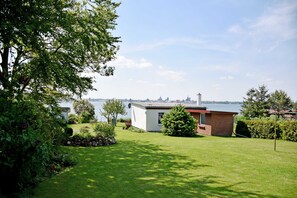 Unclassified image, 2 of 24, button