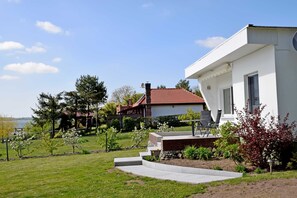 Unclassified image, 4 of 24, button